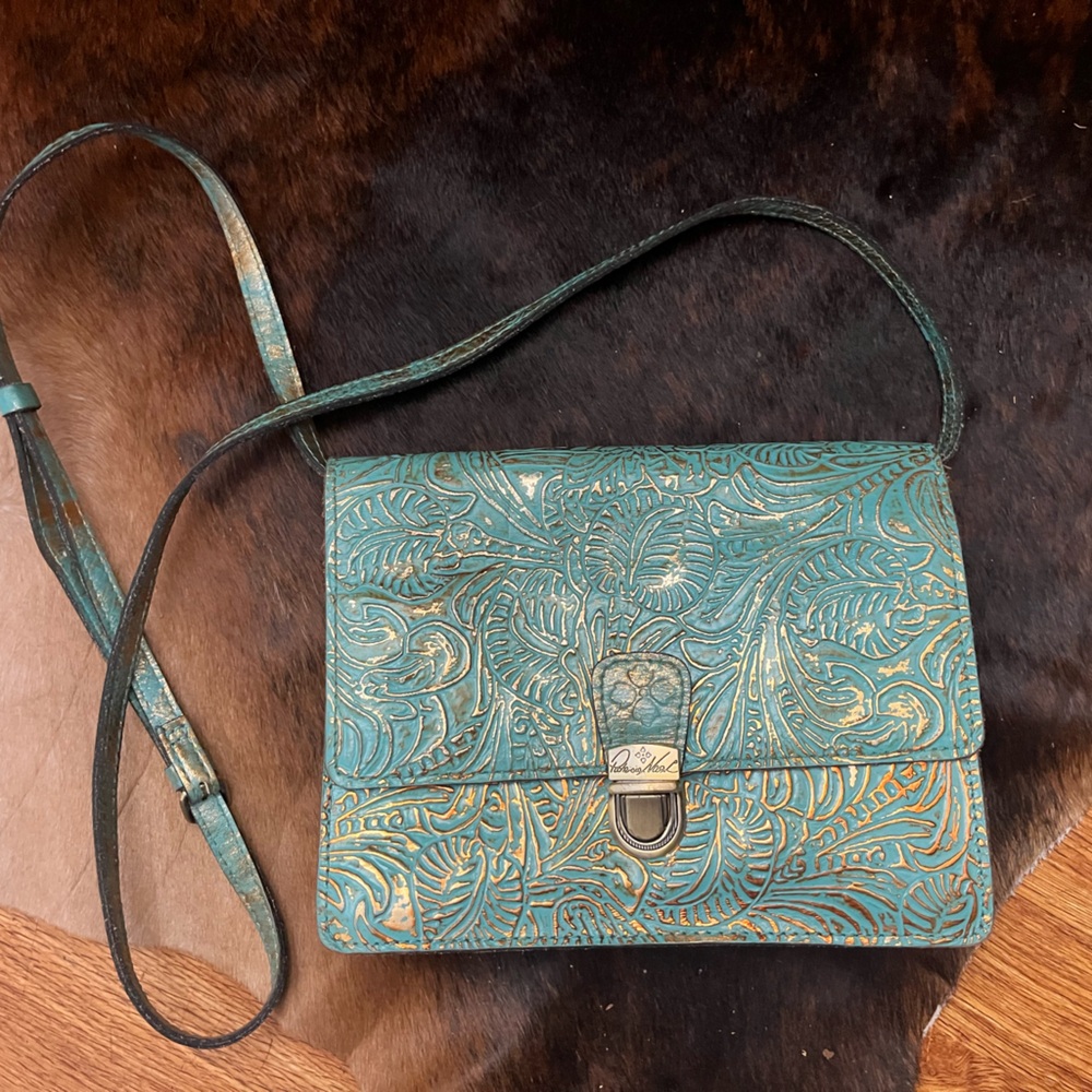 Patricia Nash Teal and Gold Embossed Crossbody Bag in like new condition.
